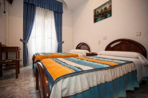 Hostal Palacios Fuencarral Мадрид Екстер'єр фото