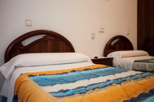 Hostal Palacios Fuencarral Мадрид Екстер'єр фото