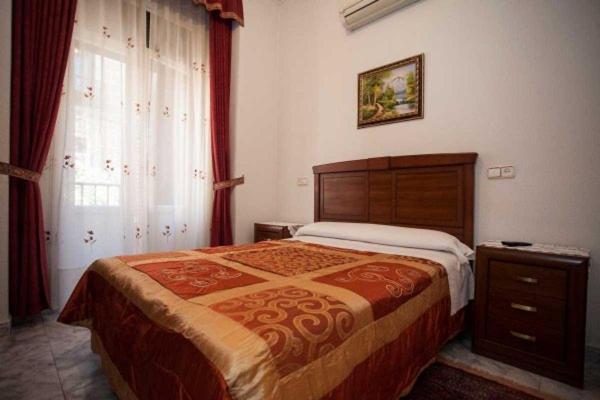 Hostal Palacios Fuencarral Мадрид Екстер'єр фото