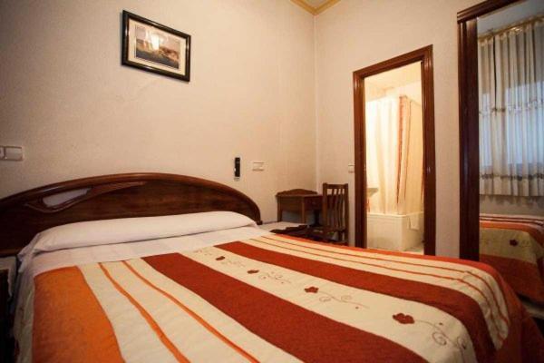 Hostal Palacios Fuencarral Мадрид Екстер'єр фото