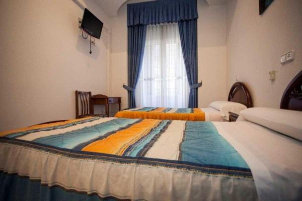 Hostal Palacios Fuencarral Мадрид Екстер'єр фото