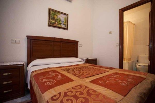 Hostal Palacios Fuencarral Мадрид Екстер'єр фото