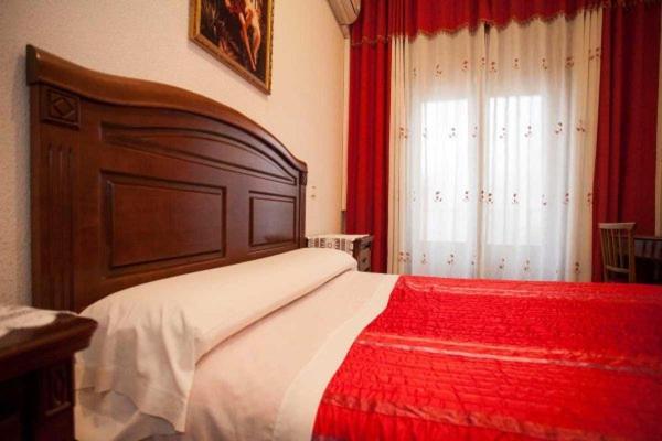 Hostal Palacios Fuencarral Мадрид Екстер'єр фото