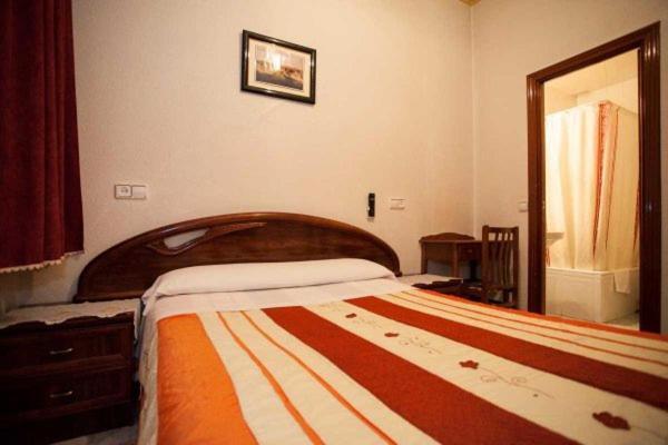 Hostal Palacios Fuencarral Мадрид Екстер'єр фото