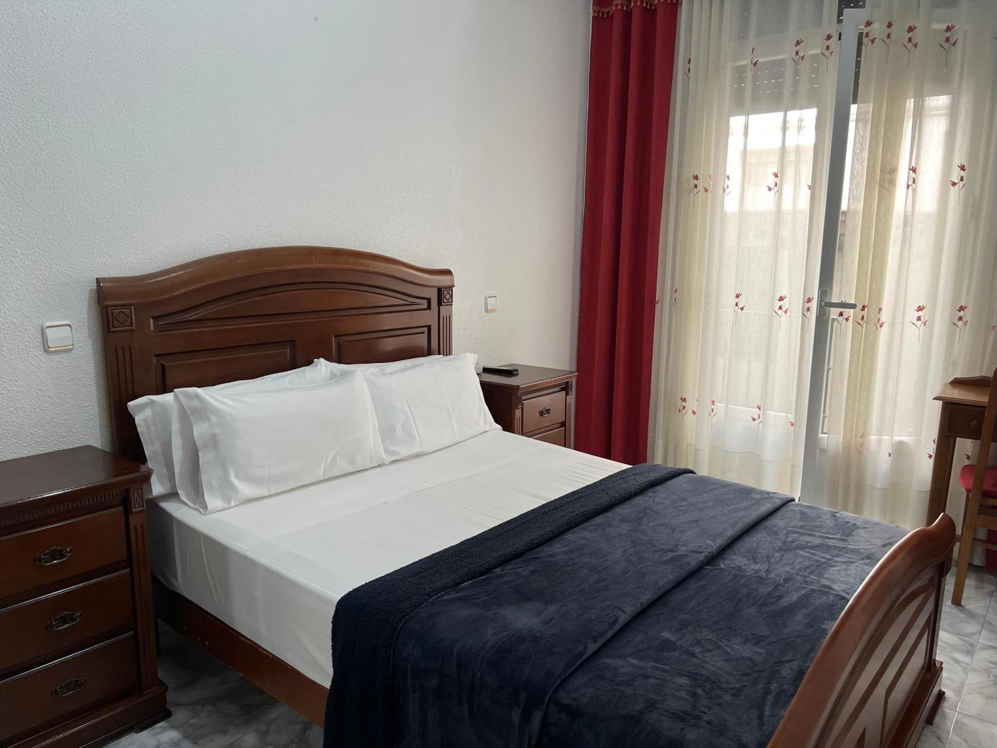 Hostal Palacios Fuencarral Мадрид Екстер'єр фото