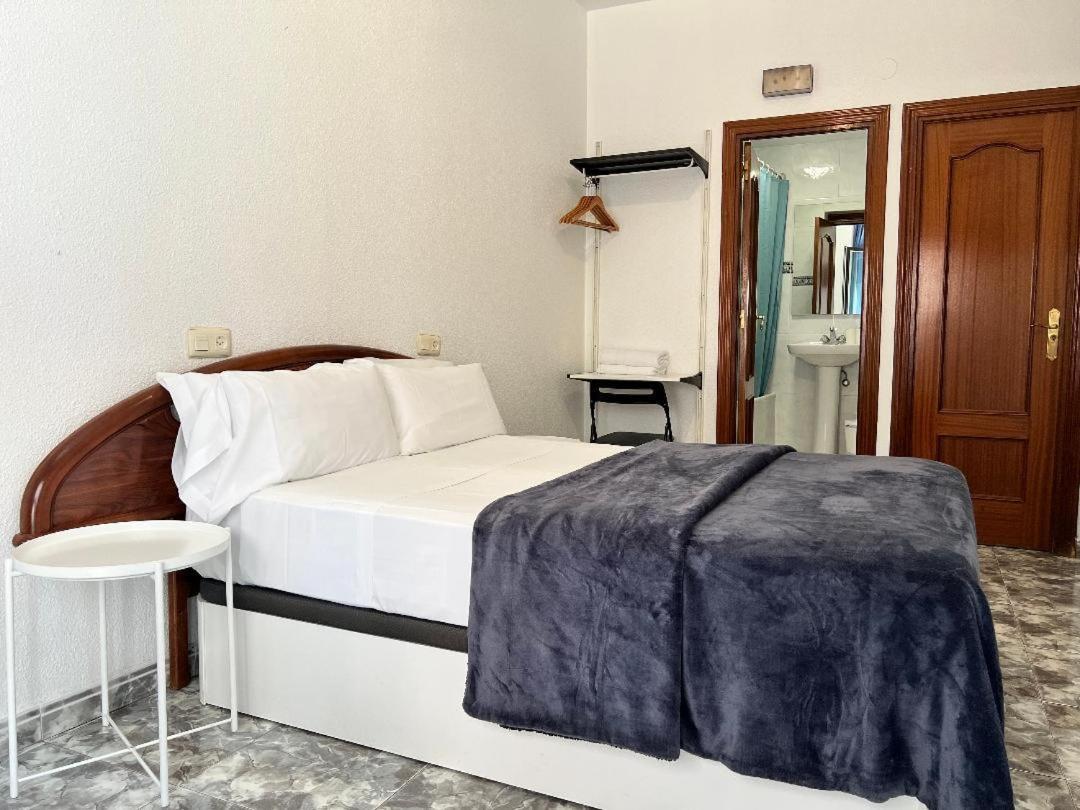 Hostal Palacios Fuencarral Мадрид Екстер'єр фото