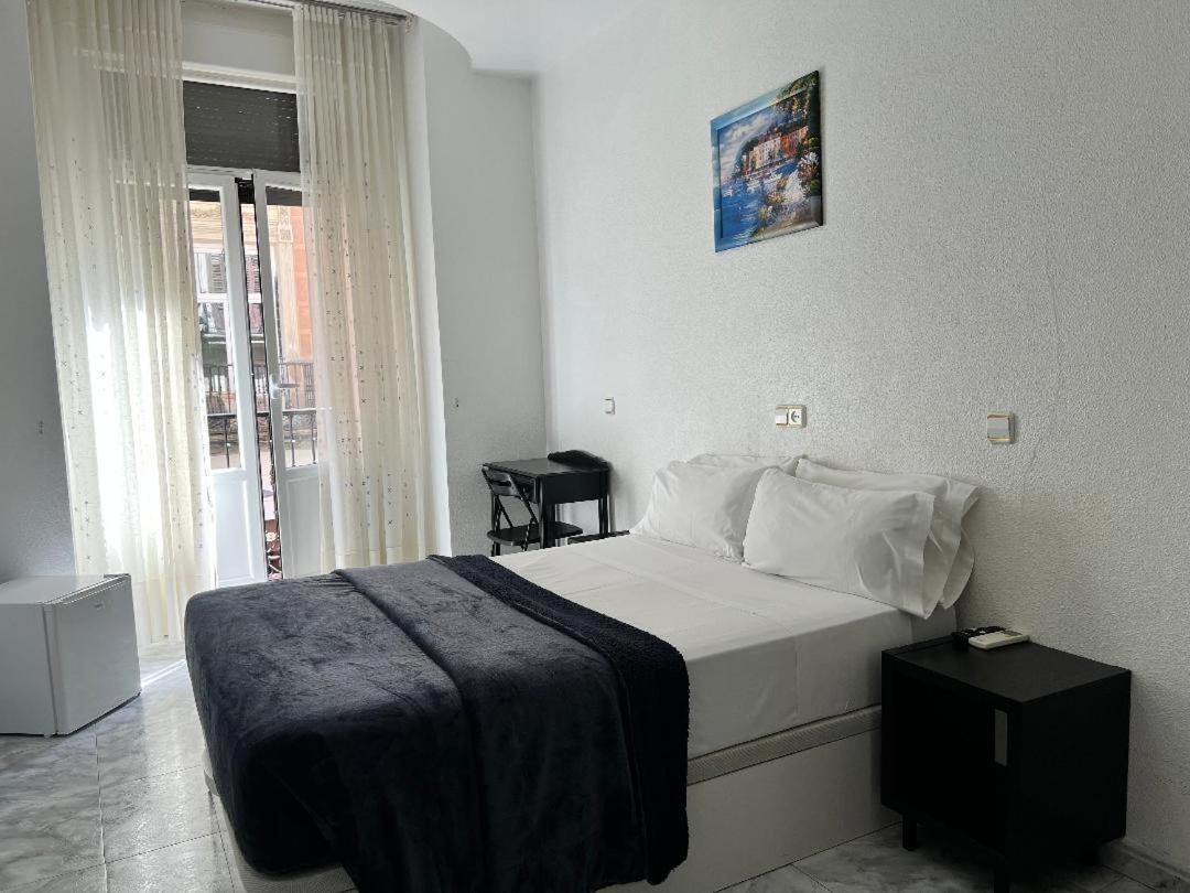 Hostal Palacios Fuencarral Мадрид Екстер'єр фото