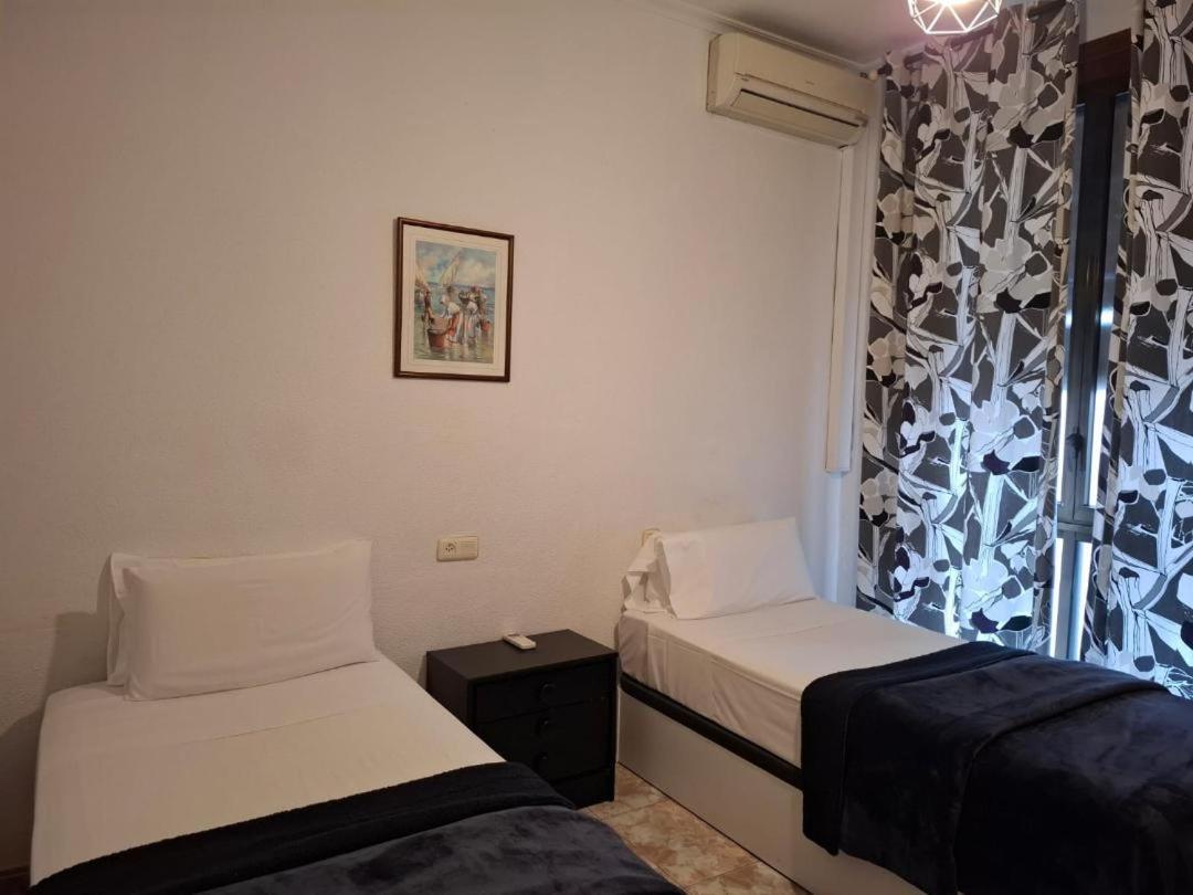 Hostal Palacios Fuencarral Мадрид Екстер'єр фото