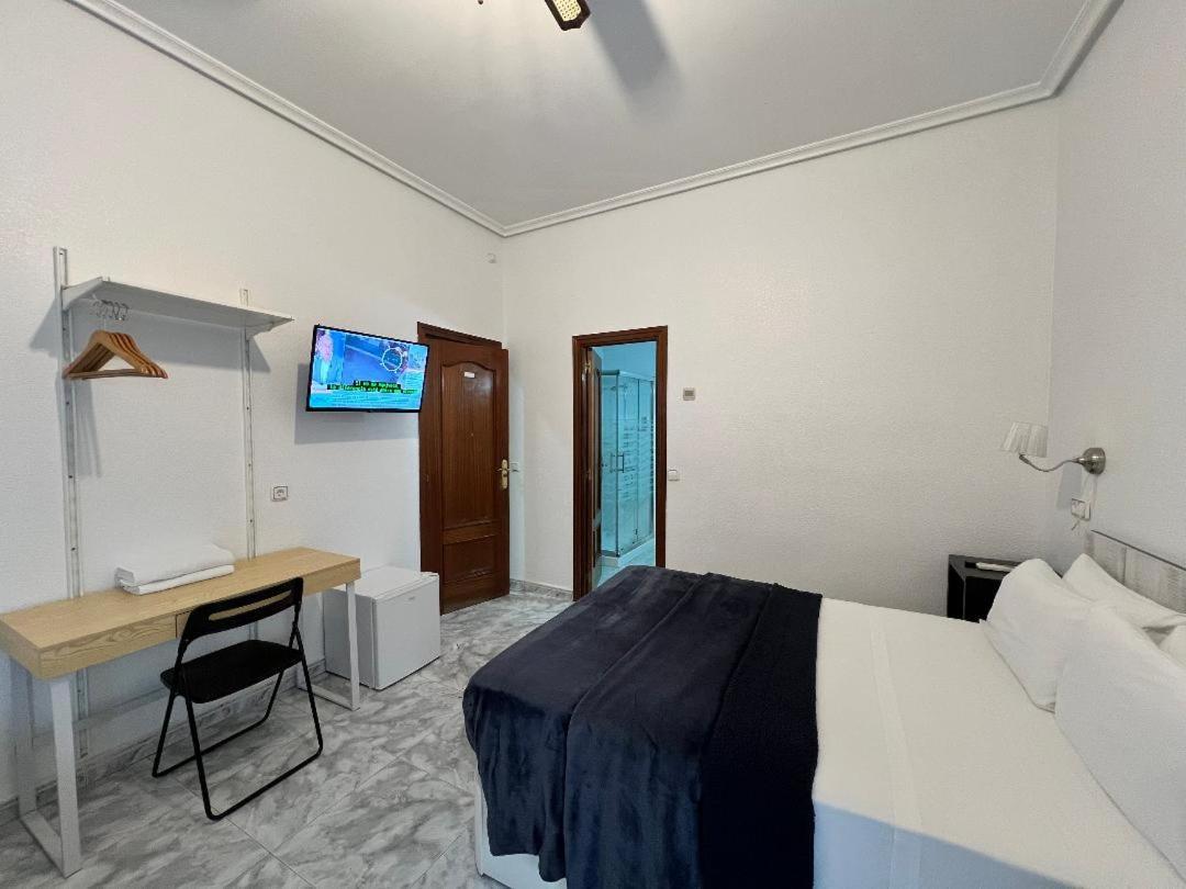 Hostal Palacios Fuencarral Мадрид Екстер'єр фото