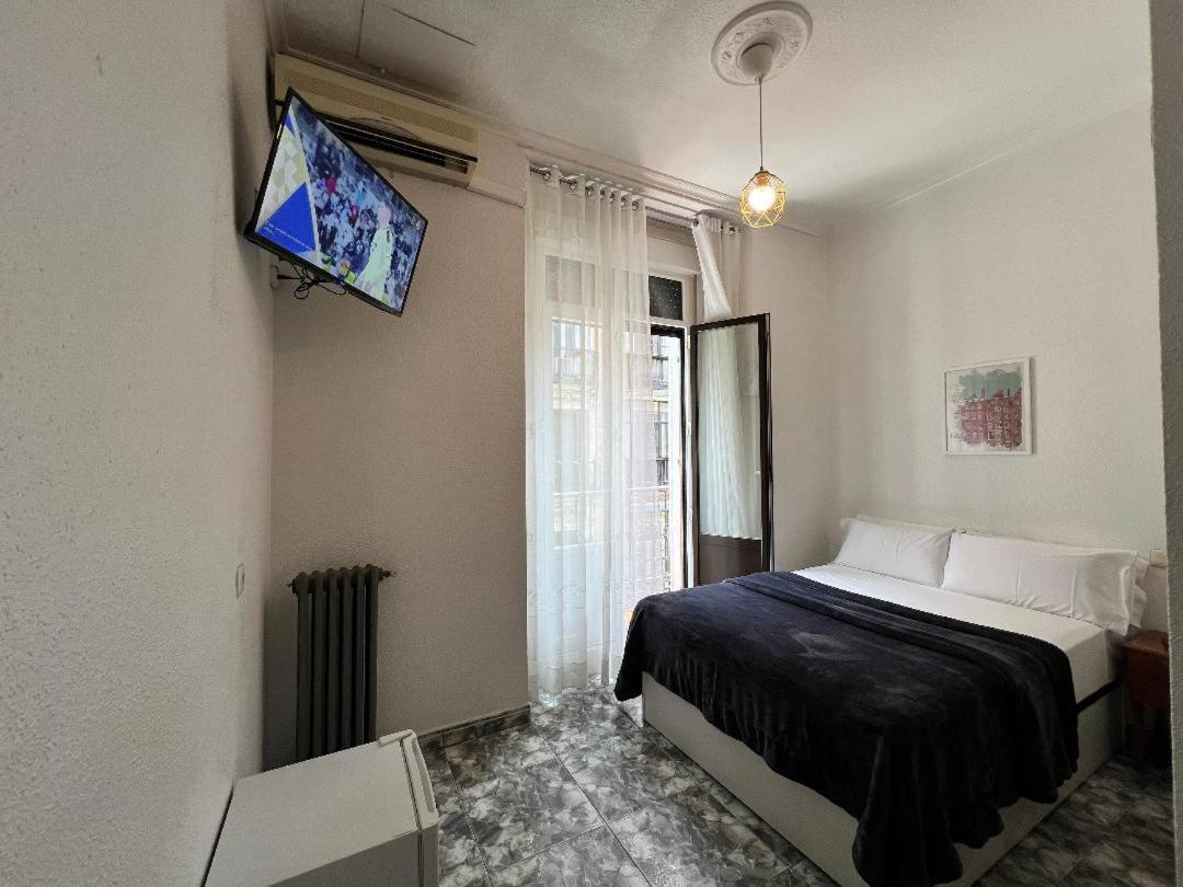 Hostal Palacios Fuencarral Мадрид Екстер'єр фото
