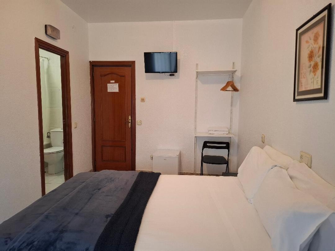 Hostal Palacios Fuencarral Мадрид Екстер'єр фото