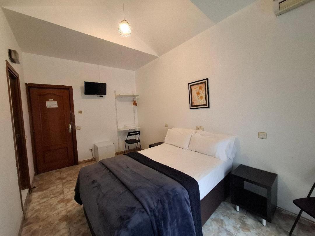 Hostal Palacios Fuencarral Мадрид Екстер'єр фото