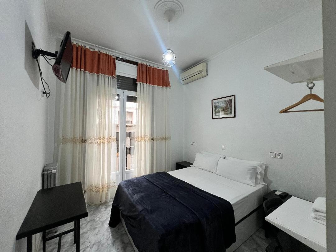 Hostal Palacios Fuencarral Мадрид Екстер'єр фото