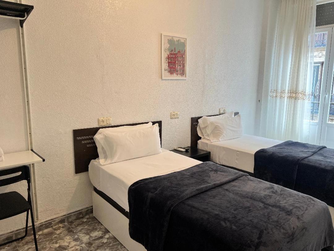 Hostal Palacios Fuencarral Мадрид Екстер'єр фото