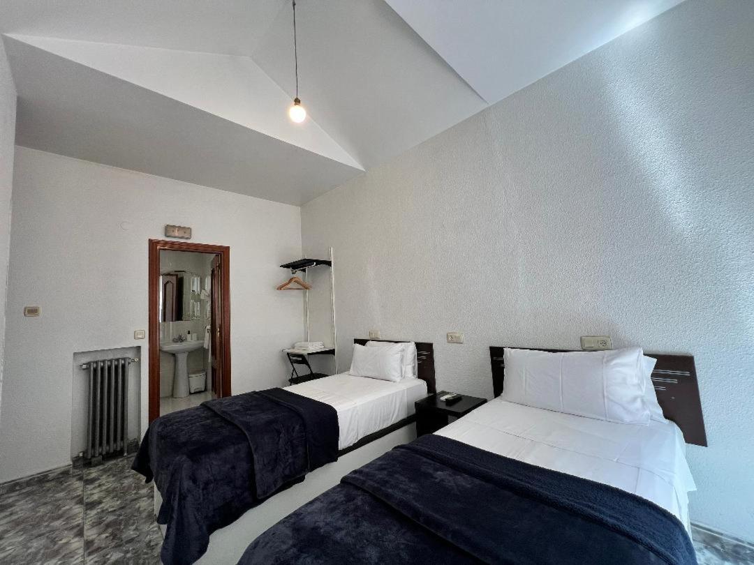 Hostal Palacios Fuencarral Мадрид Екстер'єр фото