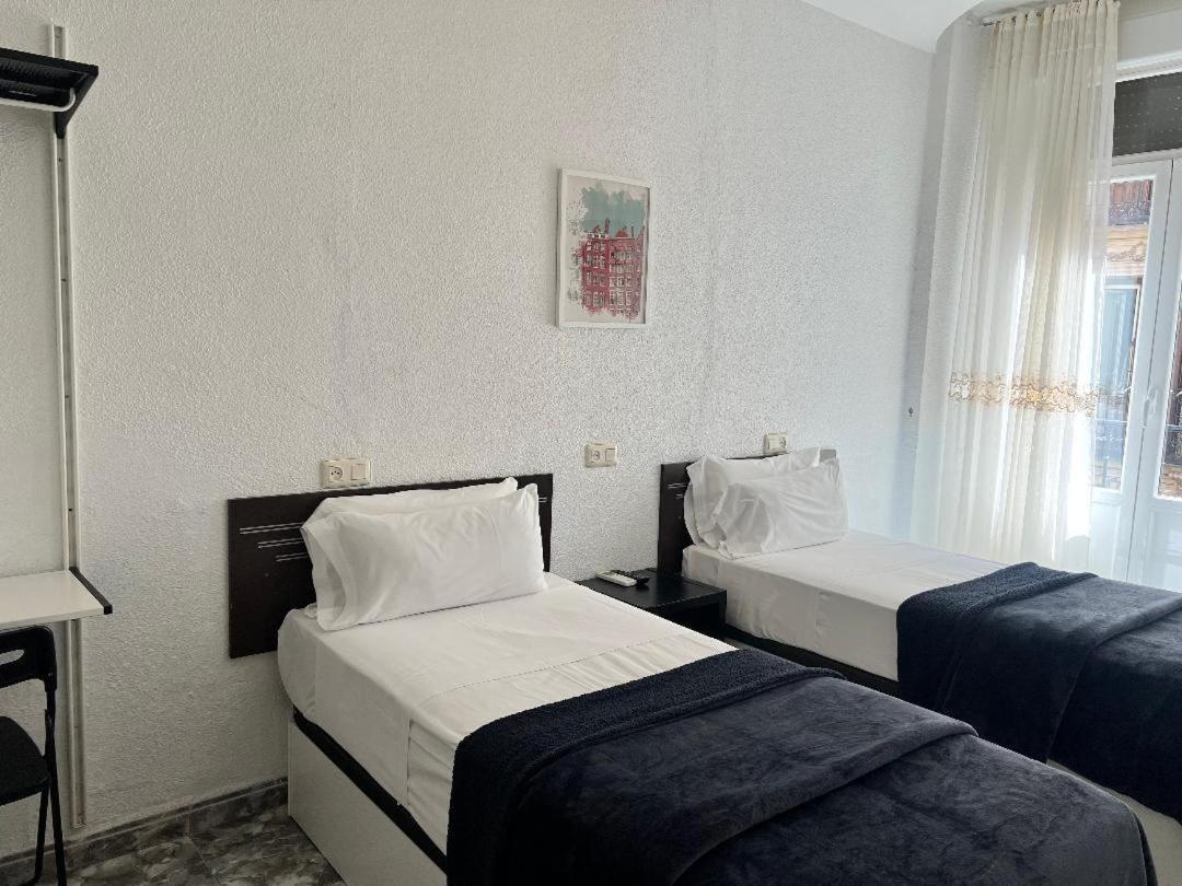 Hostal Palacios Fuencarral Мадрид Екстер'єр фото