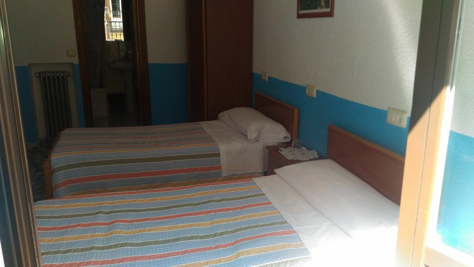 Hostal Palacios Fuencarral Мадрид Екстер'єр фото