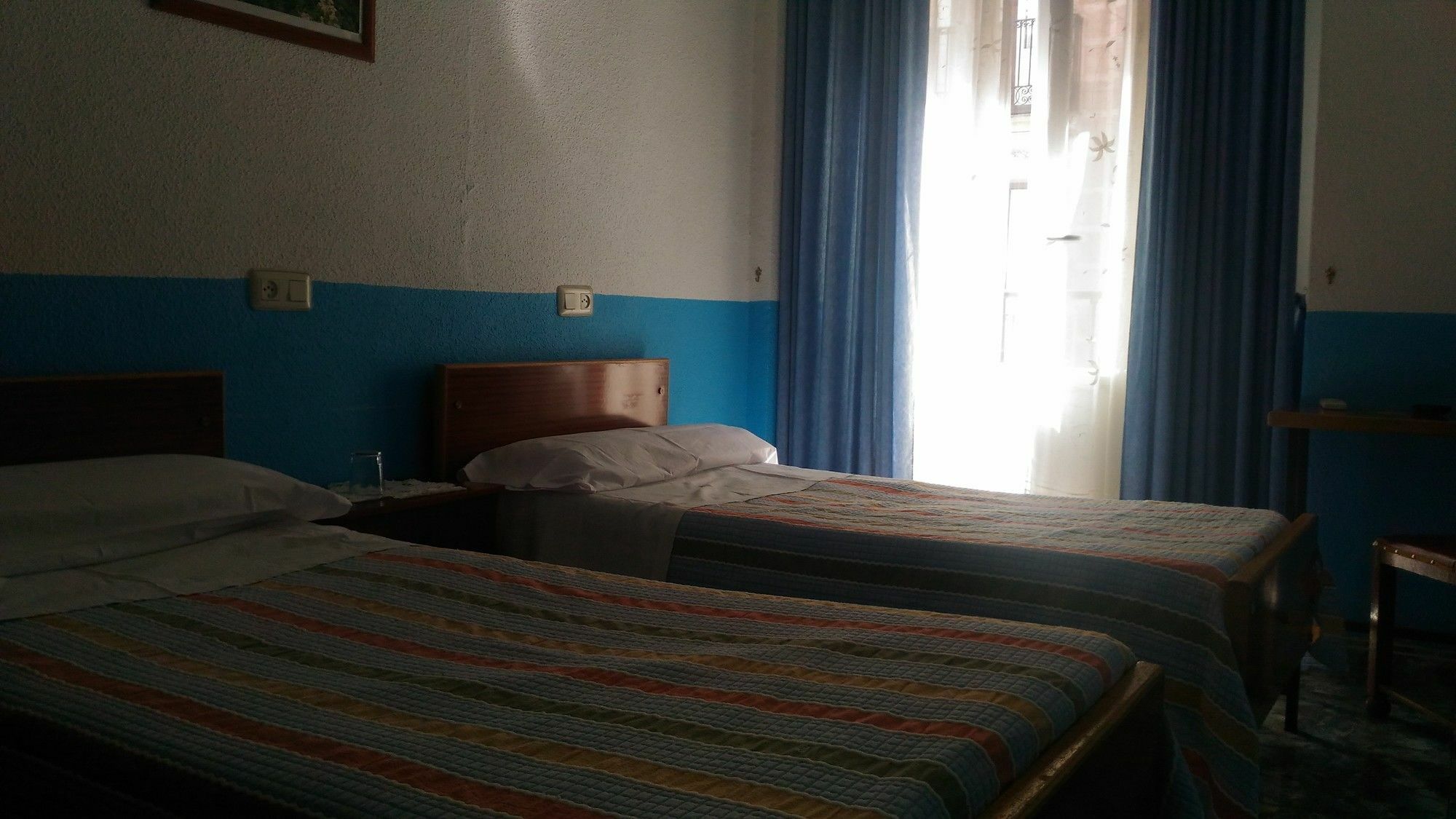 Hostal Palacios Fuencarral Мадрид Екстер'єр фото